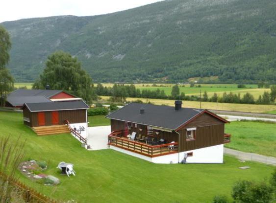 The residential houses in Norway outside city centers are to large extent wooden constructions. Typical residential houses before, during and after flooding is shown in figure 1.