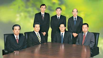 Kian Ho Bearings Ltd 8 Board of Directors First row from left to right: Mr Kerr Keng Hong, Executive Director / Deputy Managing Director, Mr Teo Teng Beng Executive Director / Managing Director, Mr