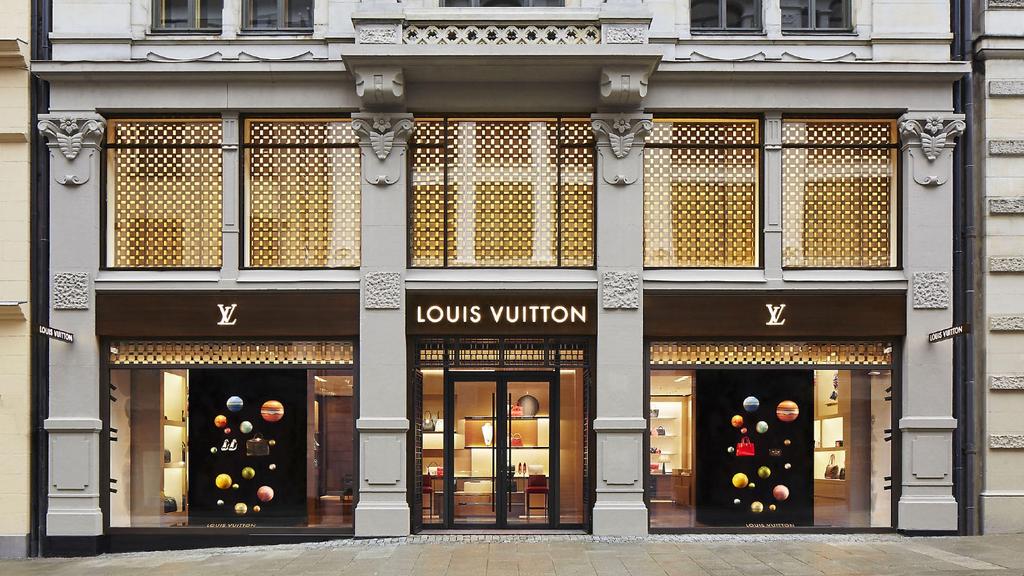 Louis Vuitton Use WeChat for Instant Customer Service C R M By utilizing the message automation and intelligent response API of