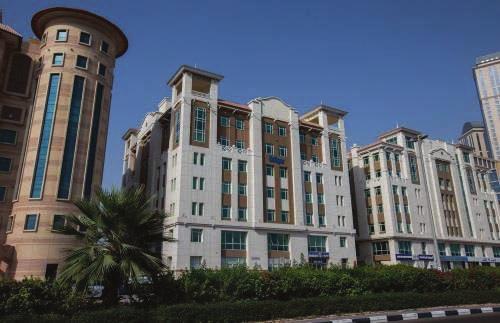 DHCC 25 Property Description: DHCC 25 is a G+6 commercial tower located in Dubai Healthcare City. The building contains two basement parking levels which have 98 car parking spaces.