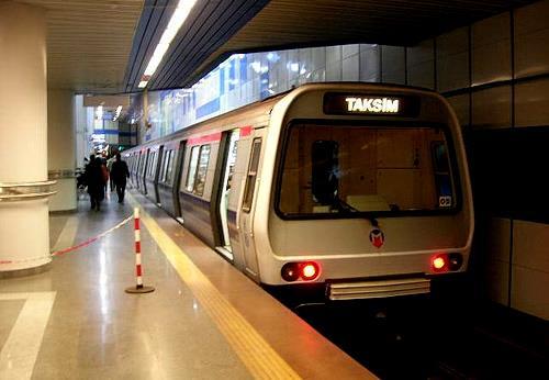 CASE STUDY 5 ISTANBUL METRO (TURKEY) IFC 10-year corporate loan of EUR50 million to Istanbul Metropolitan Municipality IFC participated in a EUR526 million syndication along with 12 other banks/ifis