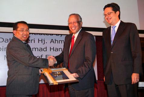Over the years, YBhg Datuk Samad has built an unparallel distinguished career and is one of the key figures, who had contributed significantly to the development of the accountancy profession in