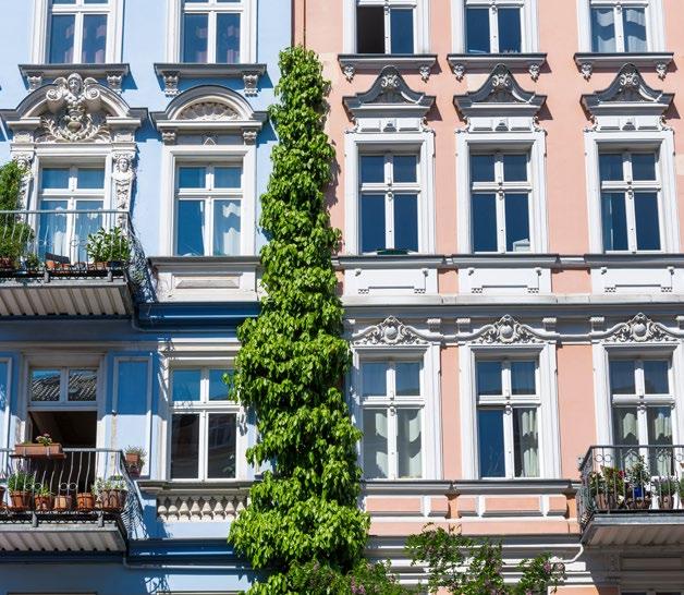 Introduction The German property investment market remains strong. Both the residential and the commercial market ended 2015 with new record transaction volumes.