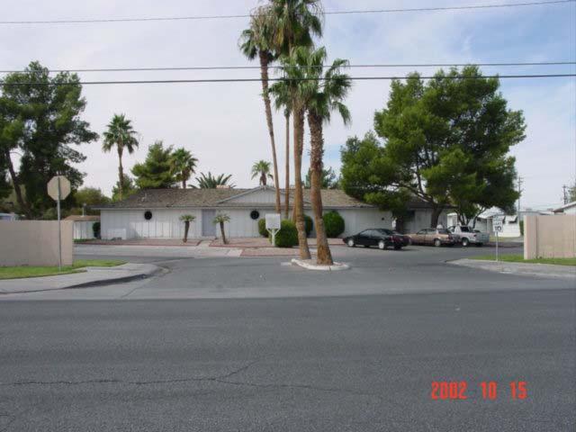 THREE STAR MHP INVESTMENT OPPORTUNITY Arrow Palms MHP 543 N. Lamb Blvd. Las Vegas, NV 89156 $2,881,000 3 Star Park, 7.8% Cap 86 MH Spaces on apx. 9.