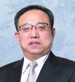 He worked in the oil production company under the CNOOC Bohai Corporation from November 1975 to July 1989; worked successively in the Party Committee Office, Youth League Committee, Administration