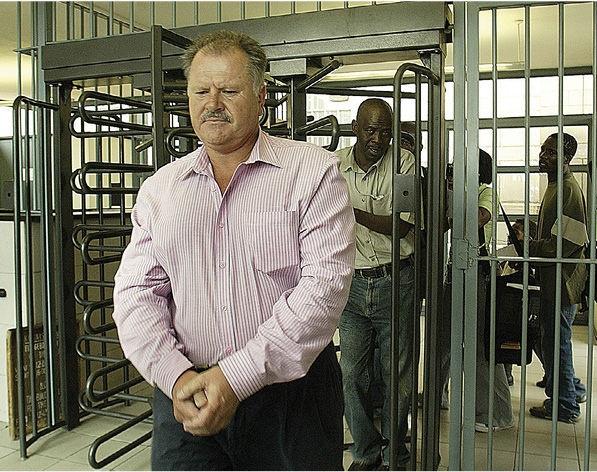 Glenn Agliotti leaves the Johannesburg Magistrate's Court in 2006