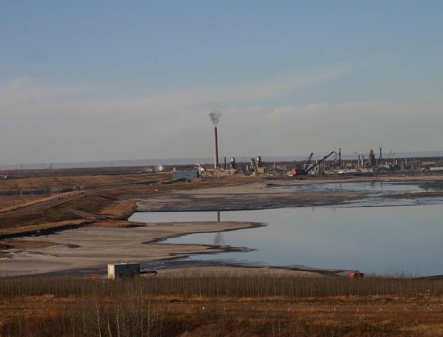 Water Impacts 10. For over 40 years, oil sands mining companies voluntarily managed tailings on their own, in the absence of concrete government regulations.