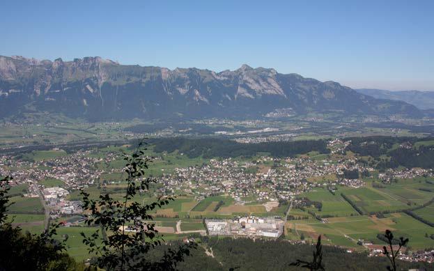 10 Population and Housing With a population of around 37 600 inhabitants, Liechtenstein is one of the smallest countries in Europe and the world. The population is spread over eleven municipalities.