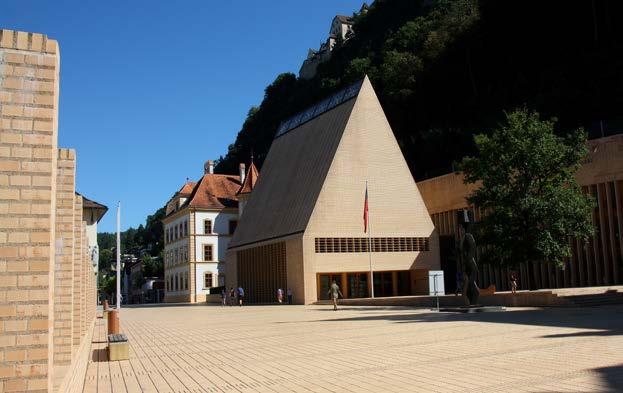 42 Public Finance Liechtenstein s public authority budgets comprise the national budget and the budgets of the eleven municipalities. In 2015, total tax receipts amounted to around CHF 878 million.