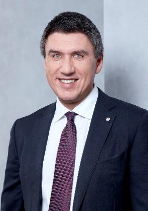 Roland Gröll studied at the Vienna University of Economics and Business and joined Wiener Städtische in 1994 in the Finance and Accounting department.
