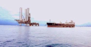 anchor near the rigs to support oil and gas exploration as offshore oil offloading unit Thailand Sriracha Eagle Accommodation Provide accommodation,