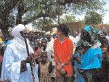 Implementation: horizontal instruments EC The Commission s Head of Delegation for Niger speaking with the Dogo community leaders and the chair of the women s group.