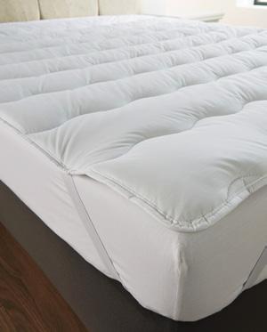TOPPR TOPPR outique Hampton This plush top mattress topper provides an extra thick surface of warmth and support to your bed.