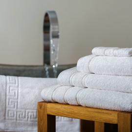A Greek key design bath mat is available to complete the look.