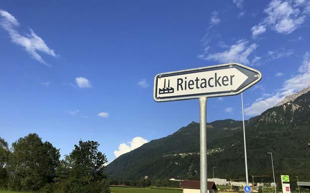 32 Goods-producing industry Liechtenstein s economy is still heavily shaped by its goods production. In 2016, the goods-producing sector provided 37% of all jobs.