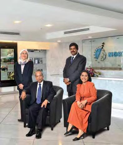 NORTHPORT (MALAYSIA) BHD Standing From Left Berdiri Dari Kiri: Dato Haji Rahmat bin Jamari Datin Paduka Juma ah binti