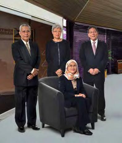 BOARD OF DIRECTORS LEMBAGA PENGARAH Seated From Left Duduk Dari Kiri: Dato Halipah binti Esa Tun Ahmad Sarji bin