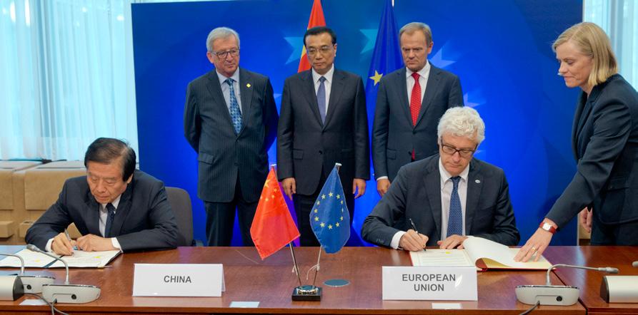 3. OLAF s partners in the fight against fraud Mr Yu Guangzhou, Minister, General Administration of China Customs and Mr Giovanni Kessler, Director-General of the European Anti-Fraud Office, sign a