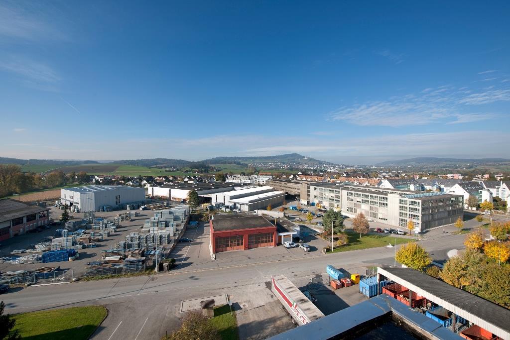 Niederhasli Doka Schweiz commits to the site Under redevelopment Agreement with Doka Schweiz on the framework for a long-term development Office