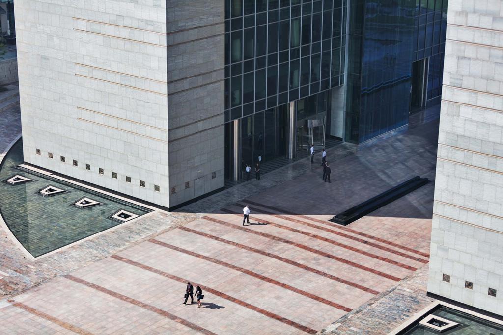 EFFICIENT LICENSING PROCESS With simple and straightforward licensing, registration and regulation, setting up and operating in DIFC is fast and efficient.