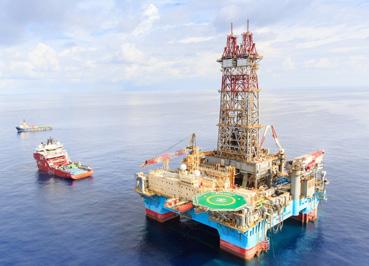 EXPERIMENTAL PRODUCTION BEGAN AT ZOHR Experimental production began at Egypt s giant offshore gas field Zohr at an initial 350 million cubic feet per day (mcfd).