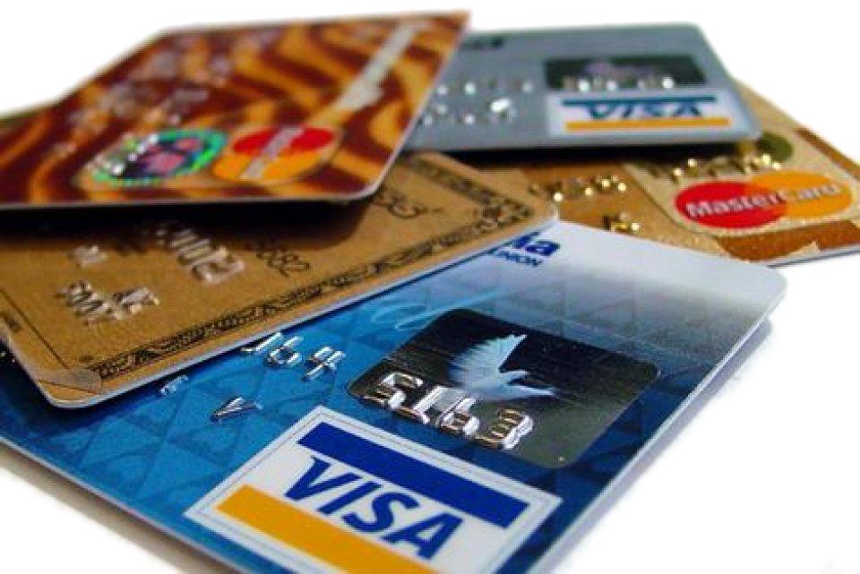 Credit Card Advantages Advantages: Convenient Record Keeping Perks/Rewards Build Positive