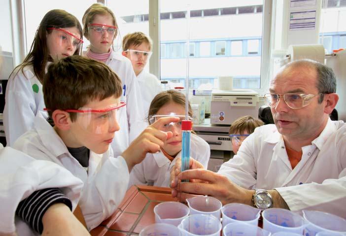 48 Bayer Stockholders Newsletter Focus Strengthened commitment in education and social affairs Supporting young scientists is part of the focus of the Bayer Group s reorganized foundation activities.