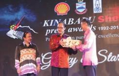 Major s of the Year Malaysia (Sin Chew Group) KINABALU SHELL PRESS AWARD Sabah State Government, Shell Malaysia and Sabah Journalists Association THE 12th TAN SRI LIM GAIT TONG PRESS