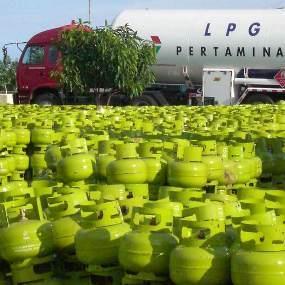 Billion Litres SELF TARGETING: KEROSENE CONVERSIONS TO LPG Government provides free small bottles (3 kg) of LPG to poor households, small restaurants, food