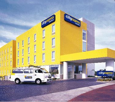 16 NEW MEXICAN DYNAMISM: HOTELES CITY EXPRESS 1st limited-services hotel chain dedicated to traveling businessmen Present in major industrial areas in Mexico 90% of internal bookings, 30% through