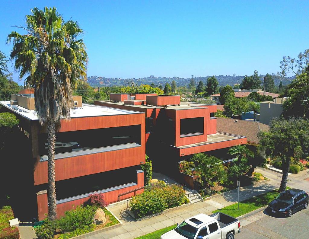 221 225 W. Pueblo St. Santa Barbara, CA 93105 For Sale Offered at $6,950,000 ±8,037sf Class A Medical Building.