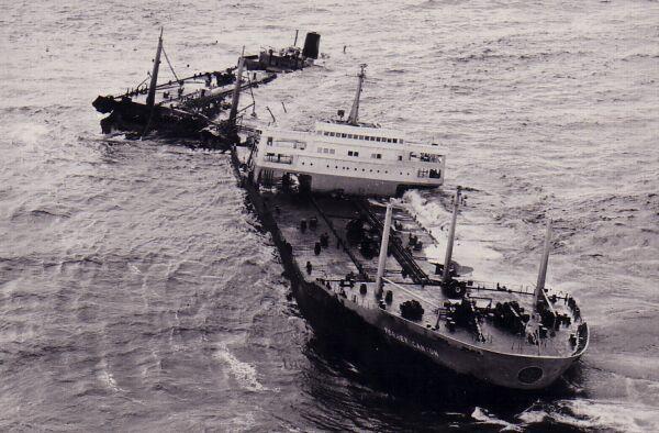 TORREY CANYON 1967, ENGLISH CHANNEL 120,000 MT CRUDE OIL