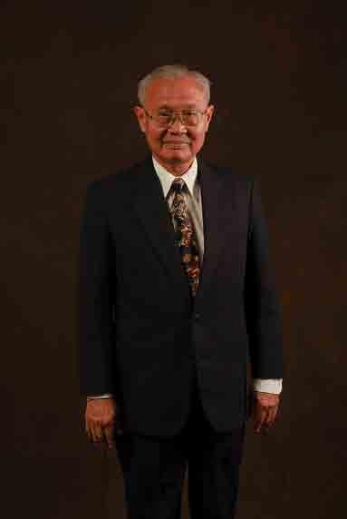 After qualifying as a Chartered Accountant in the United Kingdom in 1959, he worked for Price Waterhouse, London as a qualified assistant in 1960 b e f o re re t u rning to Malaysia to join KPMG Peat