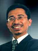 AZMI ABU BAKAR Ahli /Member Pengarah Urusan Bank Islam Malaysia Berhad /