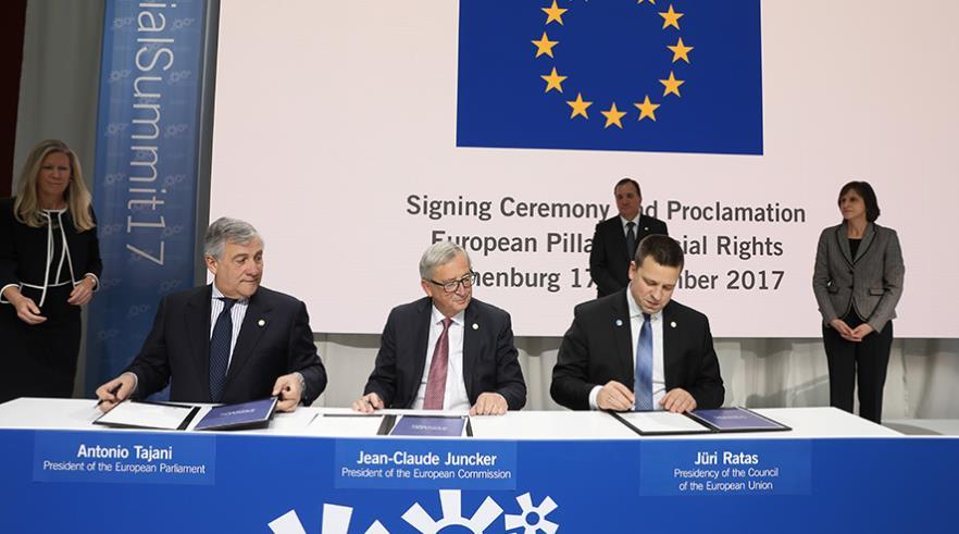 Signing the European Pillar of social rights during the Social Summit for Fair Jobs and Growth 9.