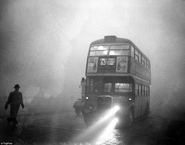However, in December 1952, an anticyclone created an inversion trapping the pollution and blanketing the capital for the next five days.