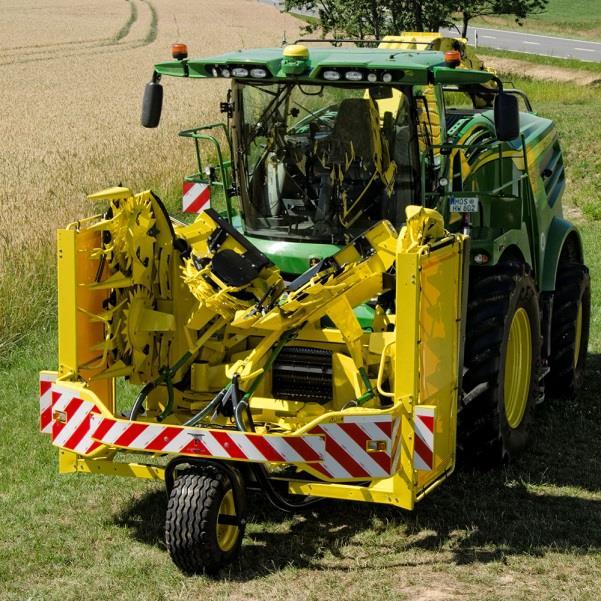 Comfort support wheel More time for harvesting instead of mounting the safety guards: significant reduction of wasted time when changing fields Driving safely from field to field because of: