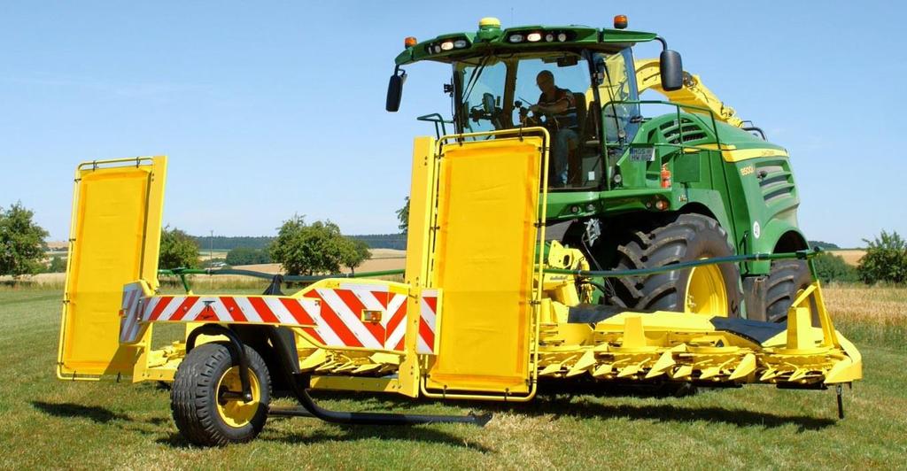 Comfort support wheel Perfect field use Wheel is parked while chopping, no extra ballast on the