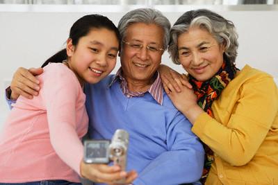 Your Family Can Receive Benefits Your Spouse At age 62 or older At any age if caring for child under 16 or disabled Divorced spouses may qualify Have been married to worker for at least 10 years Be