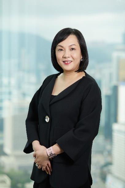 She started out in 1992 with Standard Chartered Bank in Hong Kong and went on to DBS Private Bank, ABN AMRO Private Bank and LGT Bank.