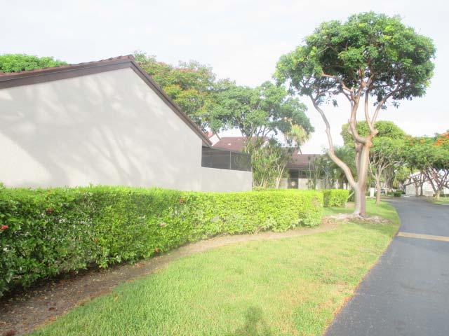 Client: 29086A Calusa Point - Site and Grounds Comp #: 2185 Landscaping - Refurbish (One-Time) Quantity: Numerous Areas Location: Landscaped common areas Evaluation: Large, mature trees and plantings