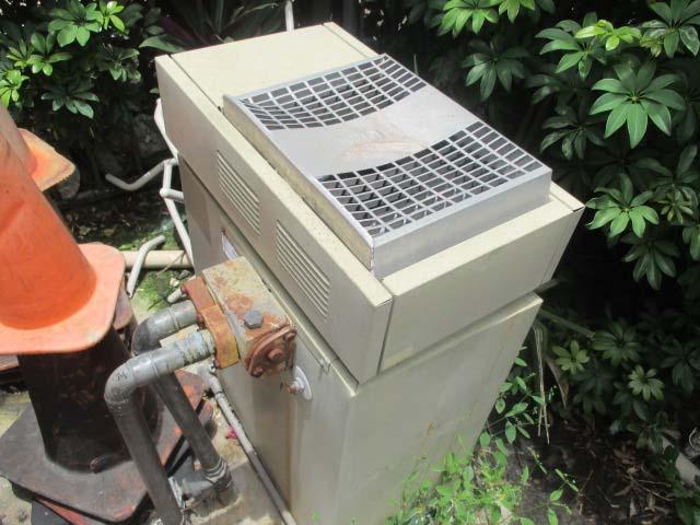 Client: 29086D Calusa Point - Amenities Comp #: 2781 Spa Heater - Replace Quantity: (1) Heater Location: Exposed location adjacent to pool deck Evaluation: Appeared to be approximately 250,000 BTU.