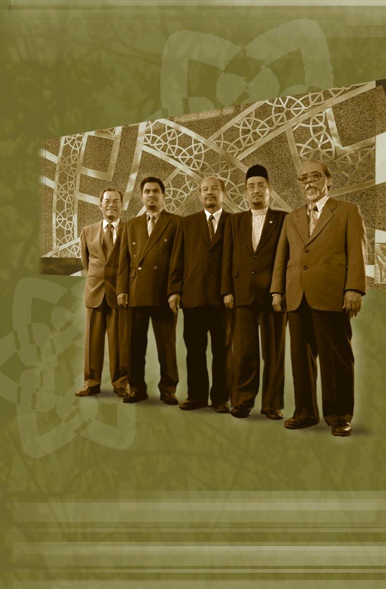 Development of the Islamic Capital Market Members of the Syariah Advisory Council Left to Right: Y Bhg Dato Dr Abdul Halim Ismail, Prof Madya Dr Mohd Daud Bakar, Dr Mohd Ali Haji Baharom, Y Bhg Datuk