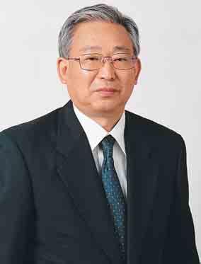 >> 03 Jokei Akitani Chairman AHEAD Progress Report and Fiscal 2004 Results In the first year of AHEAD, we put in place an operating structure to generate 5.0 billion in merger benefits.
