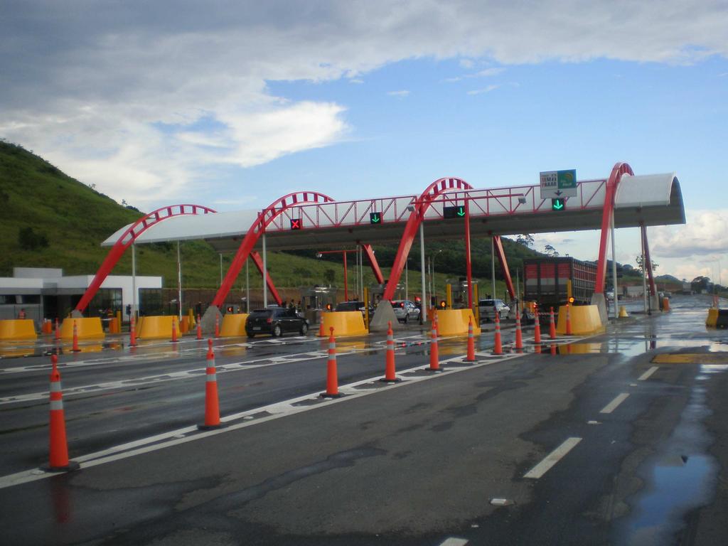 7 years Average remaining life: 24 years Main 2008 s new concessions awarded: A-30 toll road