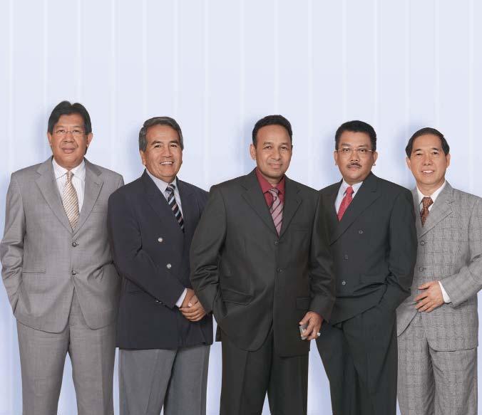 24 Puncak Niaga Holdings Berhad Board of Directors from left to right YBhg Dato Syed Danial Syed Ariffin Chief Operating Officer of PNHB and PNSB YBhg Dato Matlasa Hitam Managing Director of PNHB and