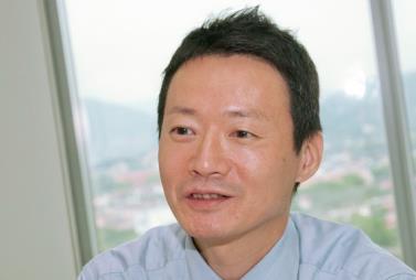 Shinsuke Tsuji is also a regular speaker at seminars on tax, internal control, J-SOX and IFRS.