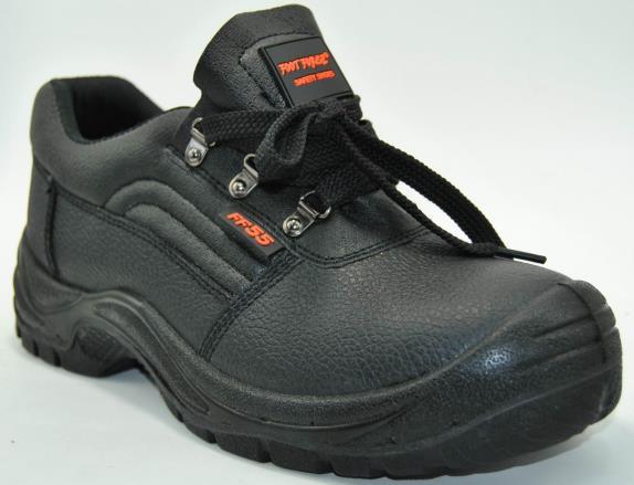 durable safety shoe that has a protective reinforcement in the toe which will protect the foot from falling objects or compression. Lemaitre Robust Style no.