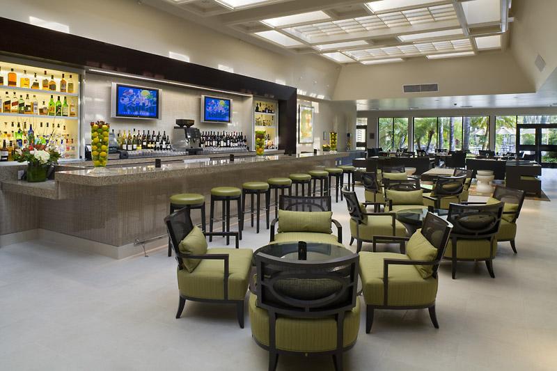 With a complimentary shuttle to/from Santa Ana Airport, this Orange County hotel is nearby several attractions and shopping malls. It welcomes guests with luxury conforts.