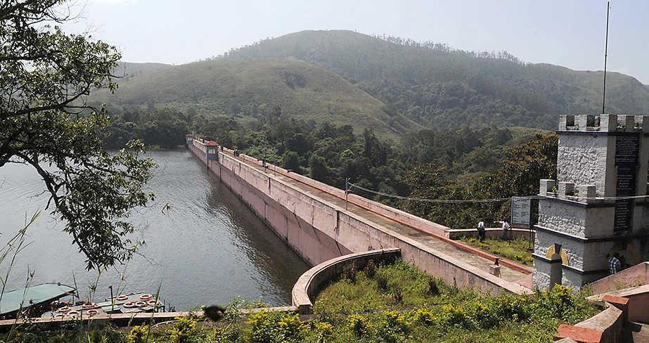 SC asks for panels on Mullaperiyar dam *Despite the Centre s assurance that the Mullaperiyar dam is safe, the Supreme Court on Thursday directed it to constitute a special committee to prepare for